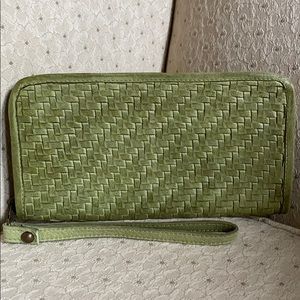 Green, leather, wrist clutch.